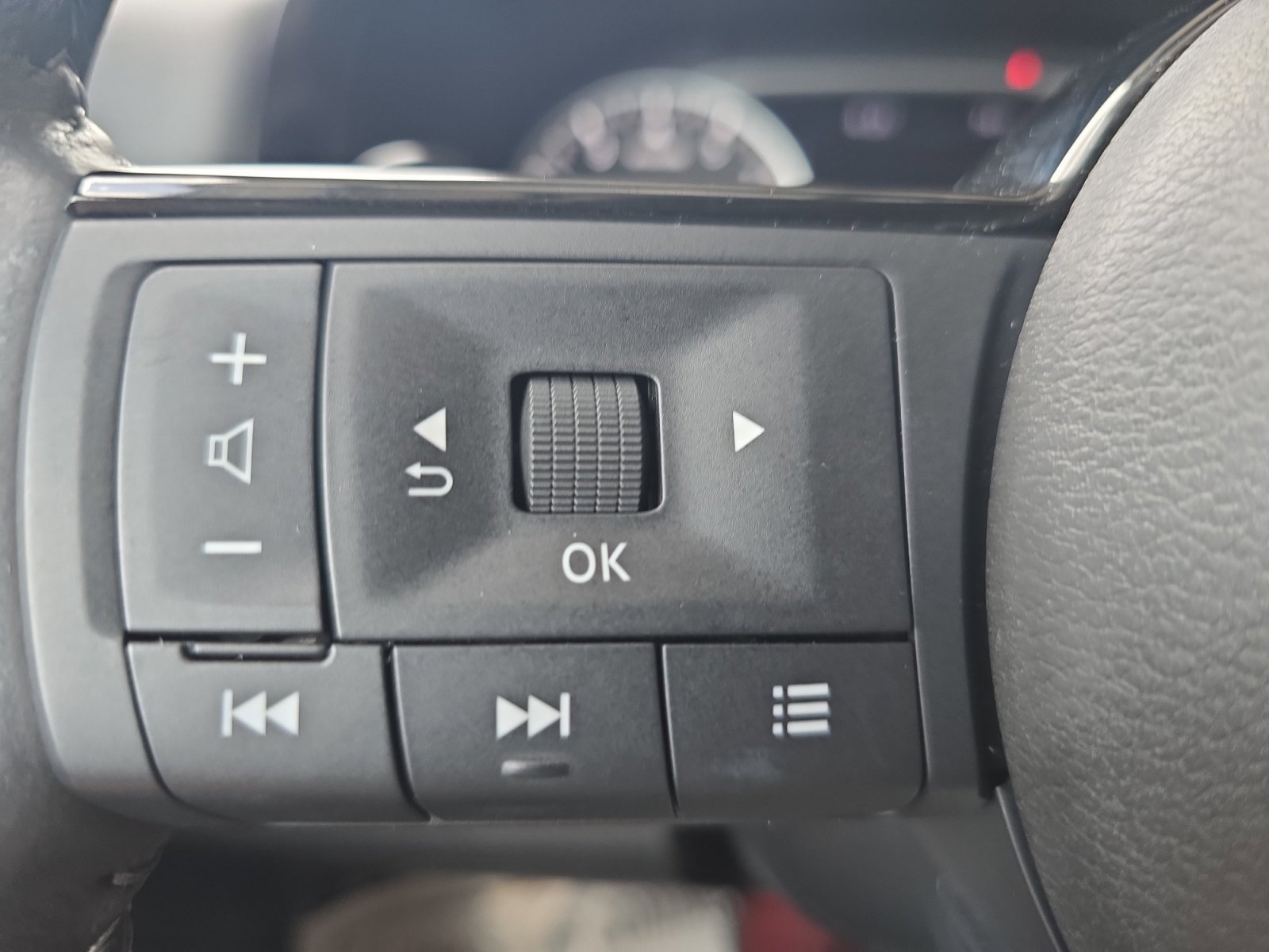 Used 2024 Solid Gray/Super Black Nissan SL image 25