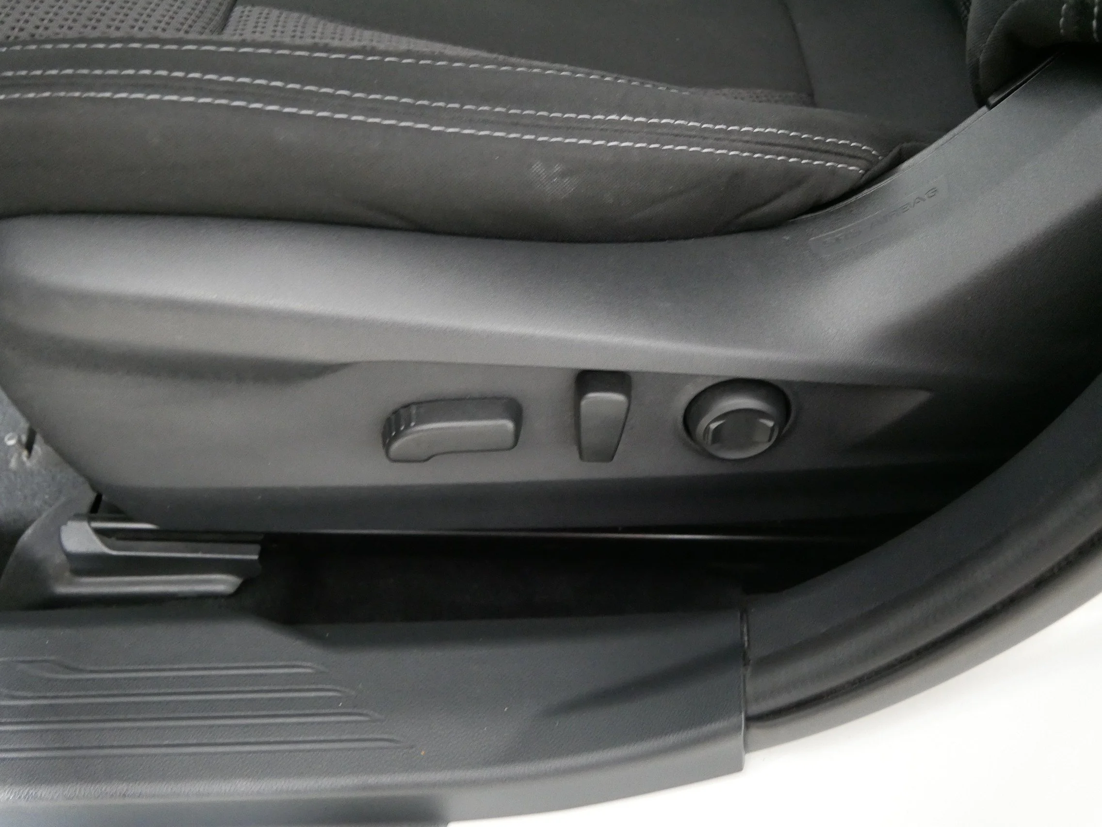Used 2022 Crystal White Pearl Subaru Premium image 20