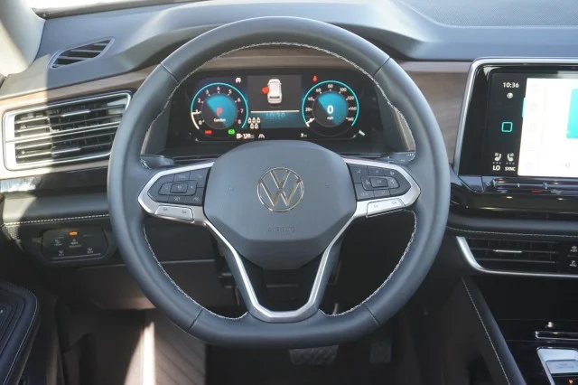 New 2026 Pure Gray Volkswagen 2.0T SE w/Technology image 23