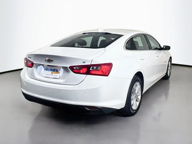 Used 2025 Summit White Chevrolet LT image 23