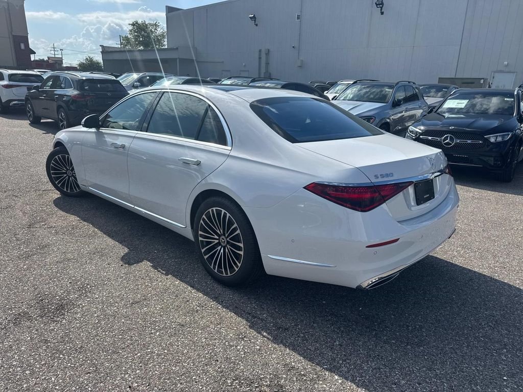 New 2026 MANUFAKTUR Moonlight White Metallic Mercedes-Benz S 580 image 3