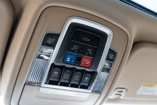 Used 2020 Black Ram Laramie image 38