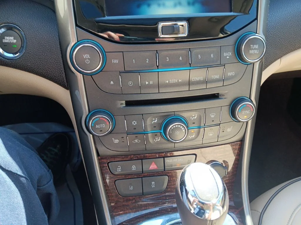 Used 2013 White Diamond Tricoat Chevrolet LTZ image 23