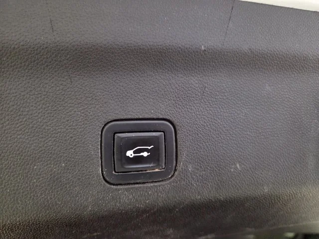 Used 2021 SUMMIT WHITE Chevrolet Premier image 17