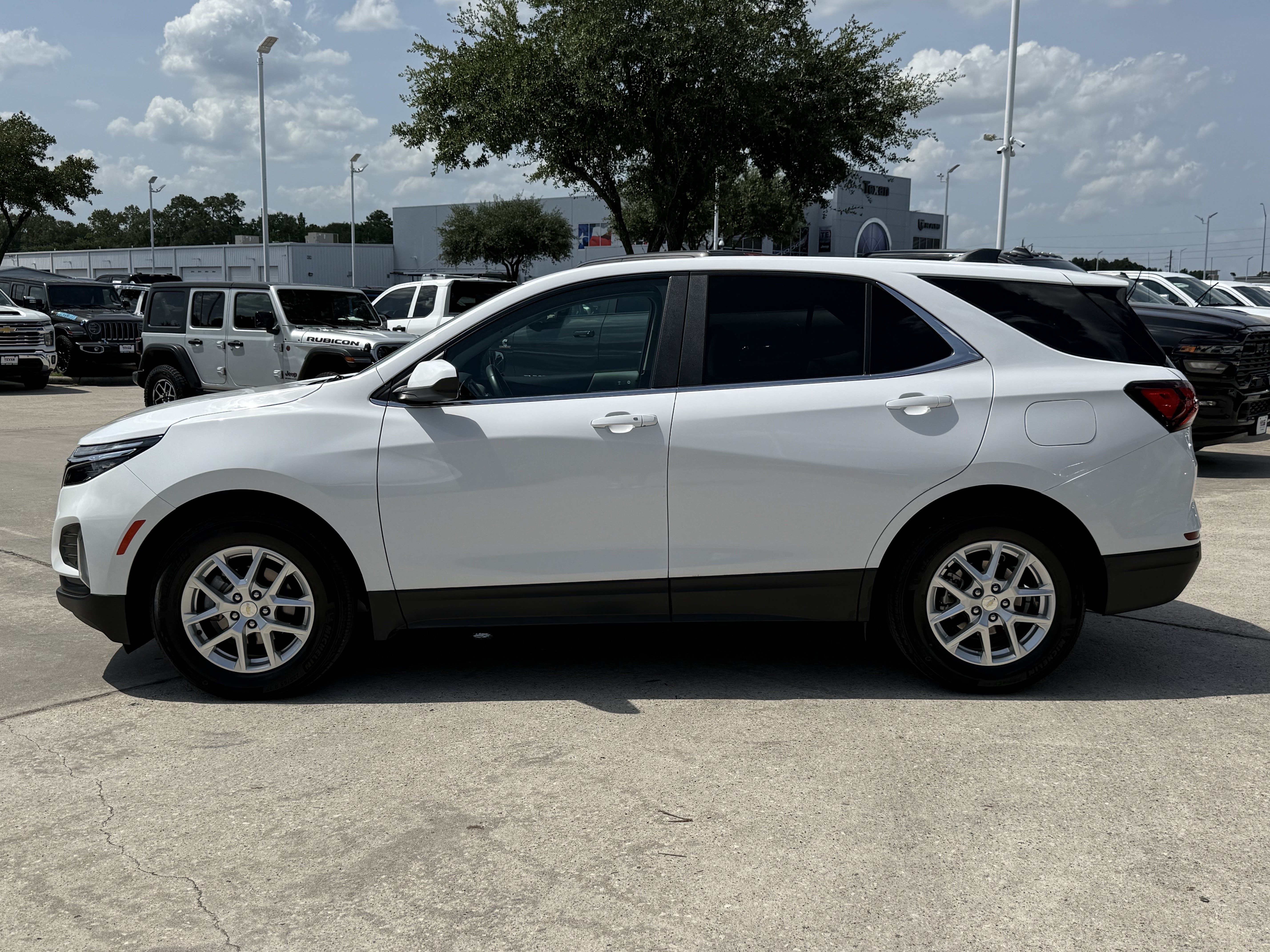 Used 2024 Summit White Chevrolet LT image 7