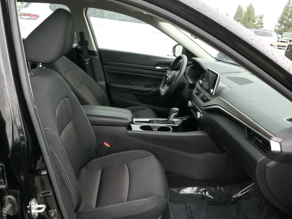 Used 2024 Super Black Nissan 2.5 SV image 23