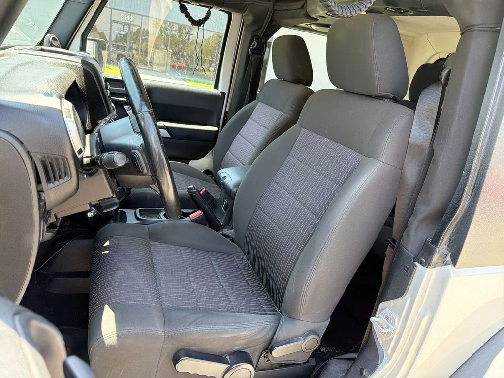 Used 2011 Silver Jeep Rubicon image 13