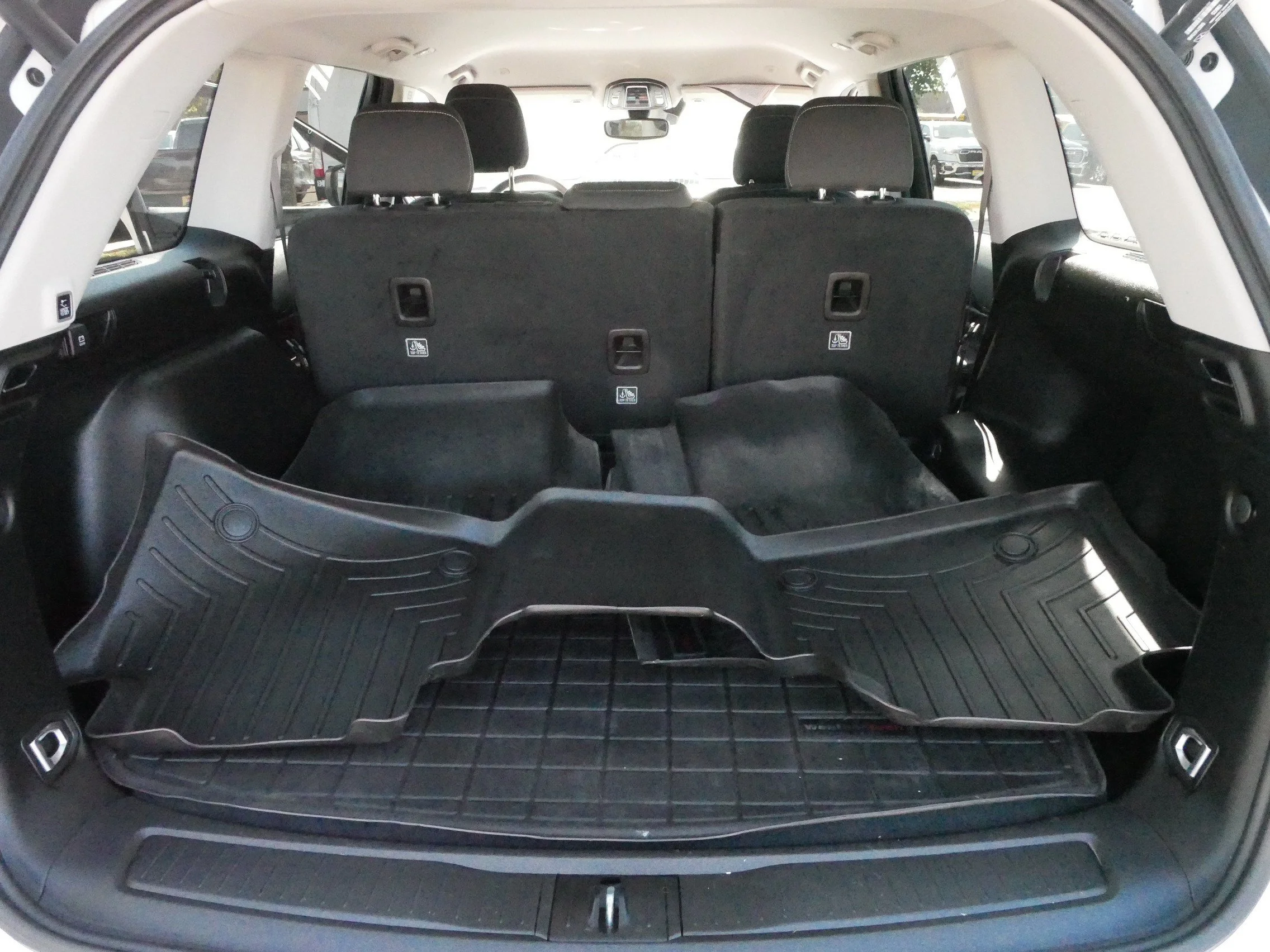 Used 2023 Bright White Clearcoat Jeep Laredo image 18