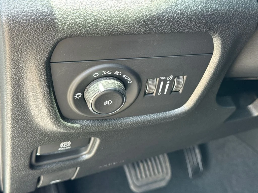 New 2026 White Jeep Limited image 28