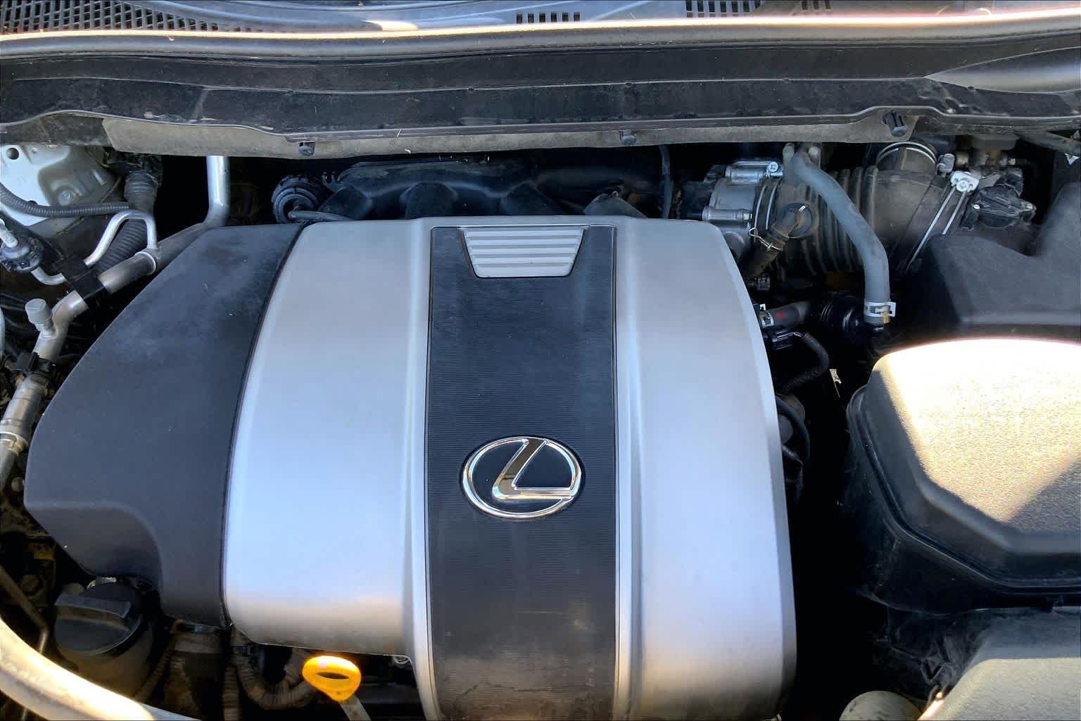 Certified Used 2018 Atomic Silver Lexus  image 32