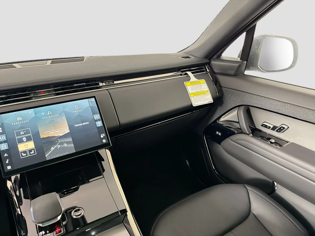 New 2026 Carpathian Grey Land Rover SE image 25