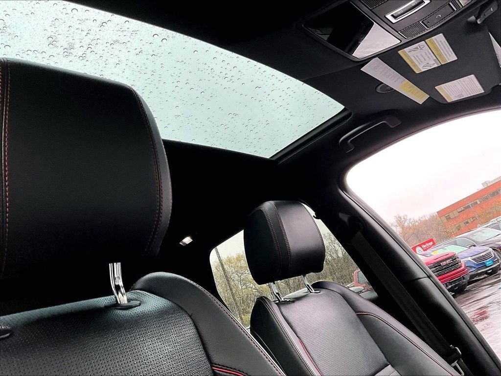 Used 2023 Red Land Rover SE R-Dynamic image 22