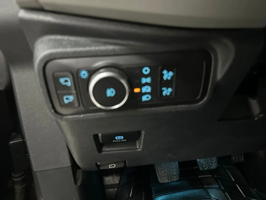 Used 2022 Gray Ford Badlands image 27