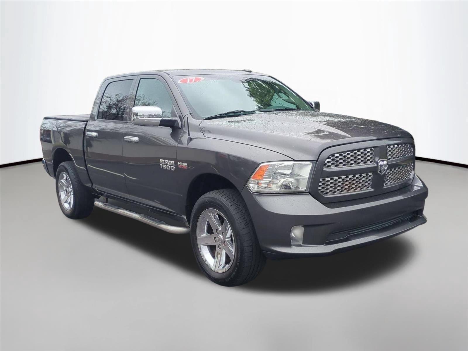 Used 2017 Granite Crystal Metallic Clearcoat Ram Express image 7