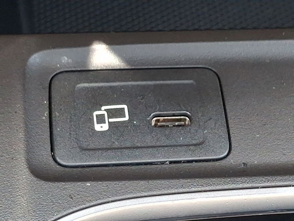 Certified Used 2022  Mercedes-Benz GLB 250 image 25