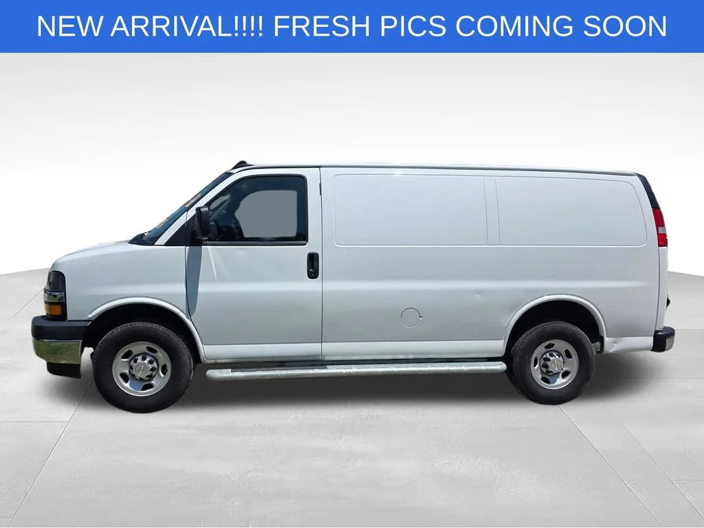 Used 2024 Summit White Chevrolet WT image 3