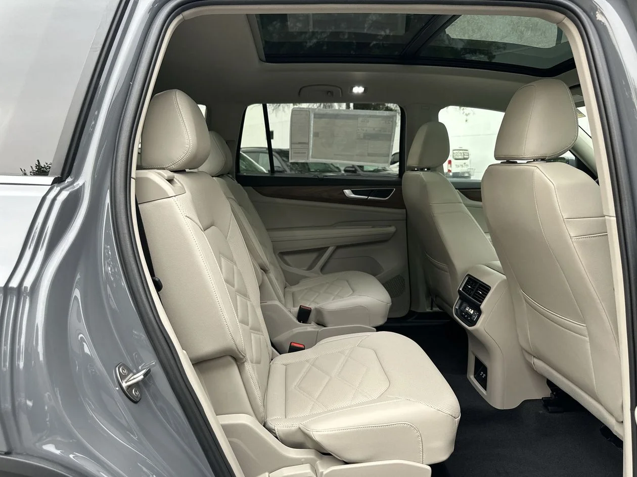 New 2026 Gray Volkswagen 2.0T SE w/Technology image 28