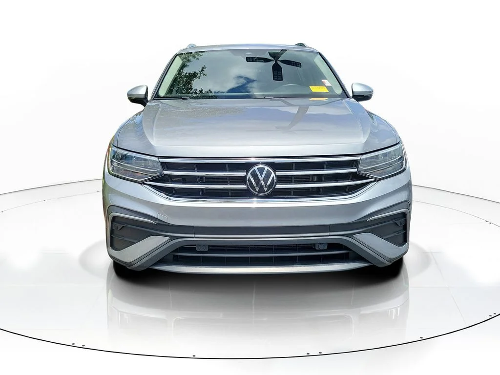 Used 2024  Volkswagen 2.0T SE image 2