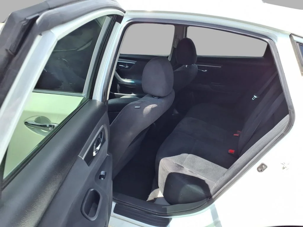 Used 2014 White Nissan 2.5 S image 19