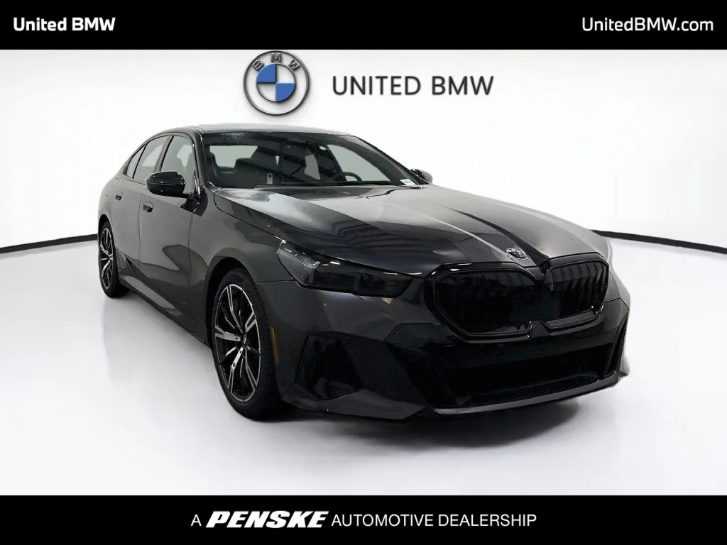 New 2027 Dark Graphite Metallic BMW 530i image 3