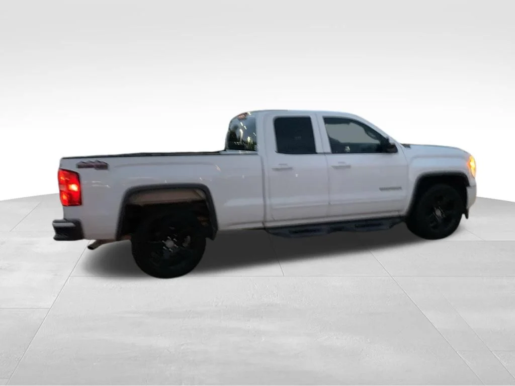 Used 2015 White GMC Base image 13