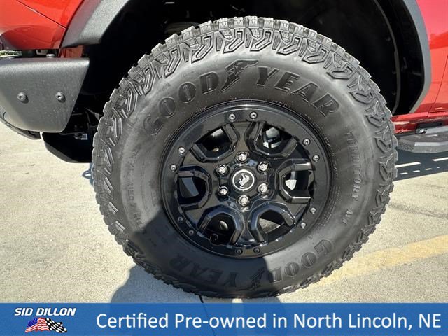 Used 2023 Hot Pepper Red Metallic Tinted Clearcoat Ford Wildtrak image 9