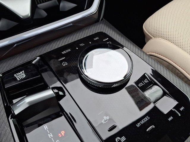 Used 2026 Mineral White Metallic BMW 30 xDrive image 14