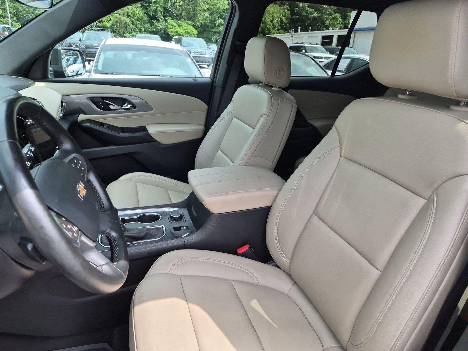 Used 2023 Mosaic Black Metallic Chevrolet LT Leather image 18