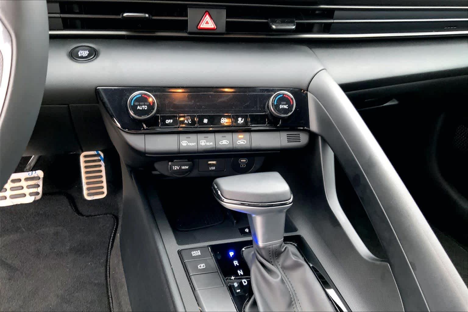 Used 2025 Abyss Black Hyundai SEL Sport image 32