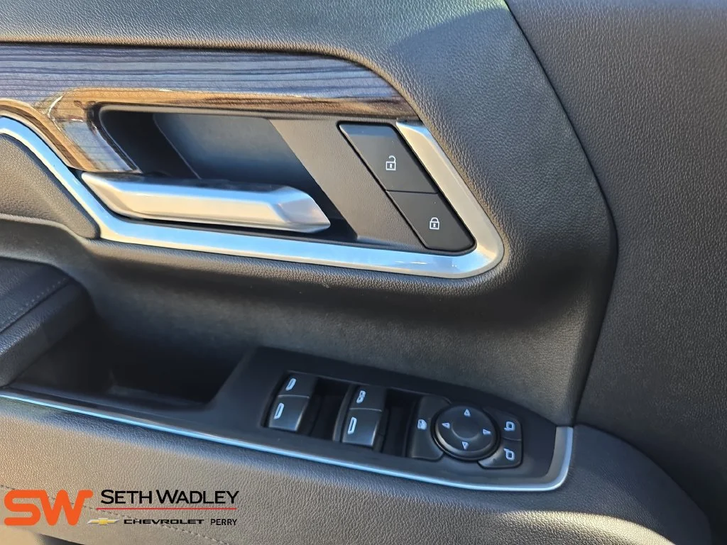 Used 2025 Sterling Gray Metallic Chevrolet LT image 27