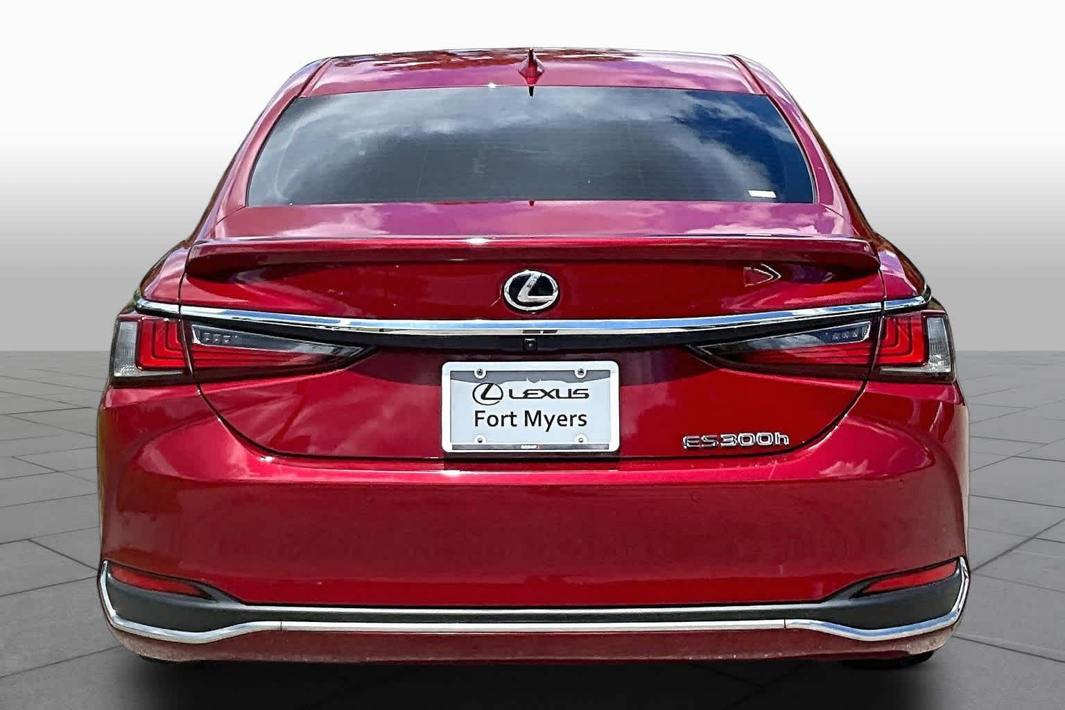 Used 2021 Matador Red Mica Lexus  image 5
