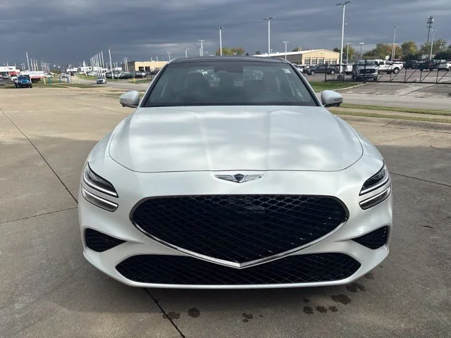 Used 2023 White Genesis 3.3T image 4