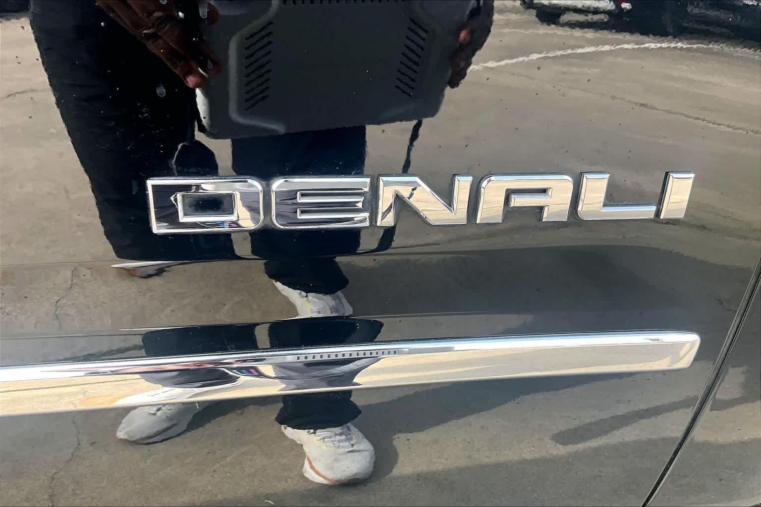 Used 2015 Onyx Black GMC Denali image 9