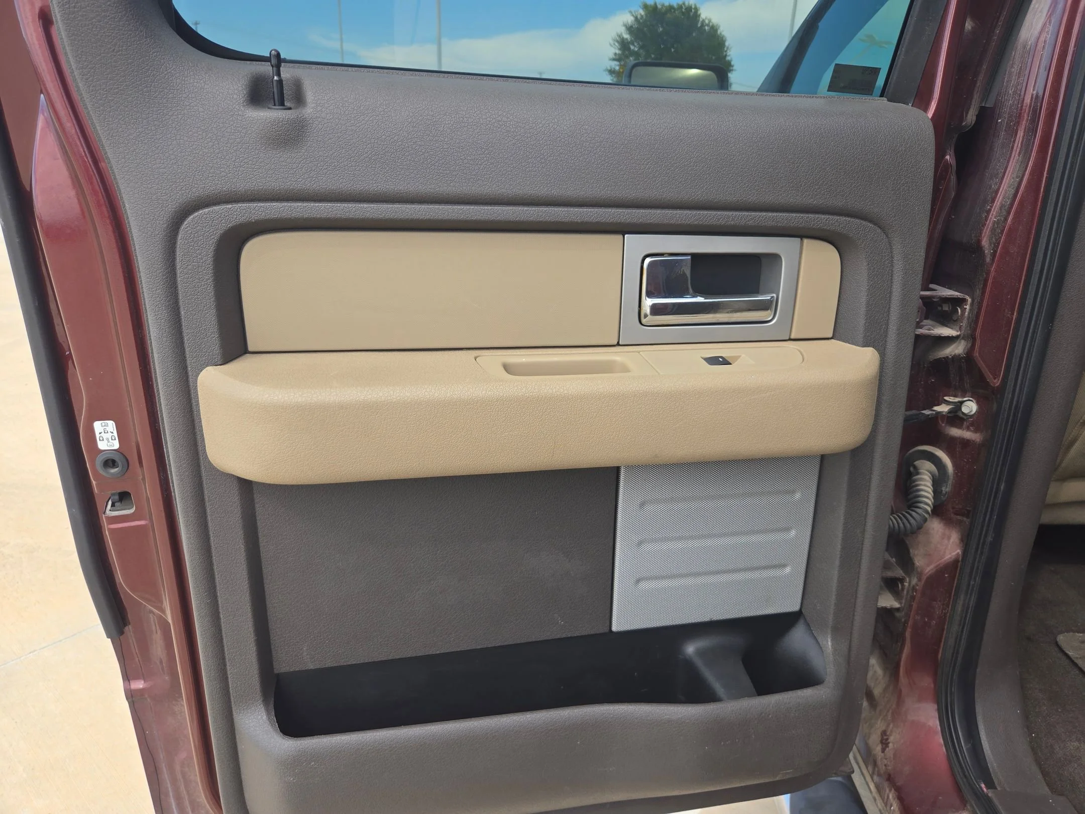 Used 2010 Red Ford XLT image 14