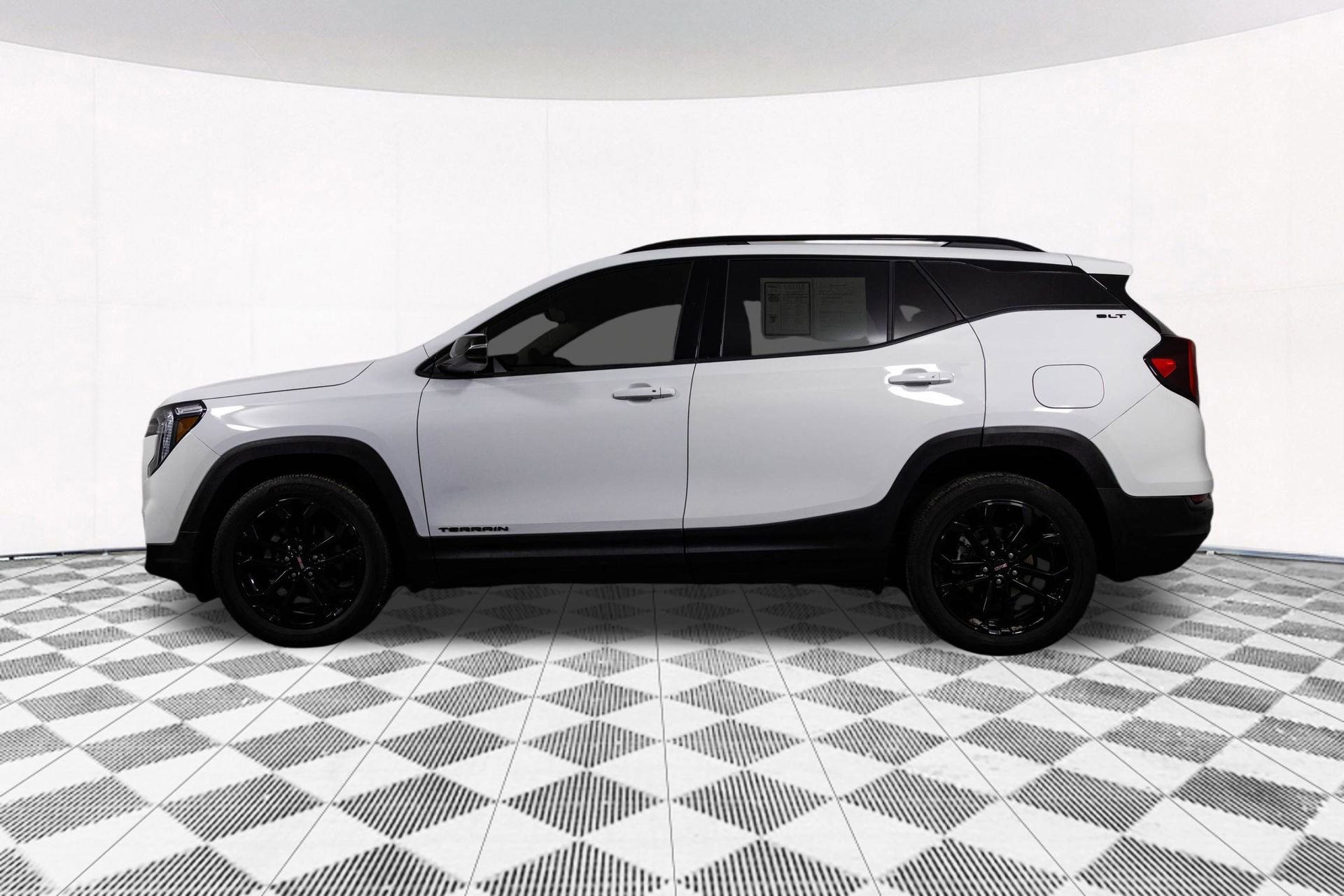 2022 GMC TERRAIN - Image 10