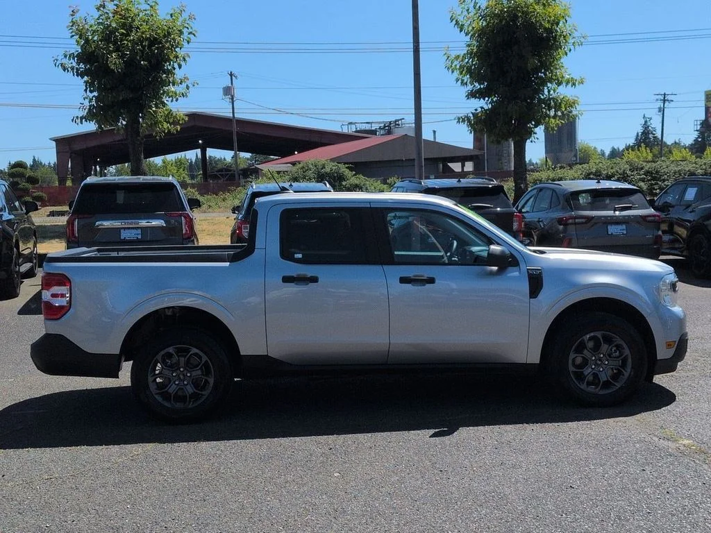Used 2024 Silver Metallic Ford XLT image 6