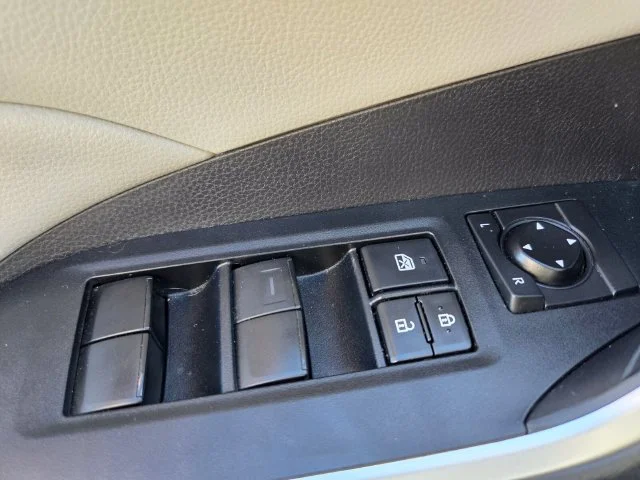 Used 2021 Silver Toyota XLE image 36