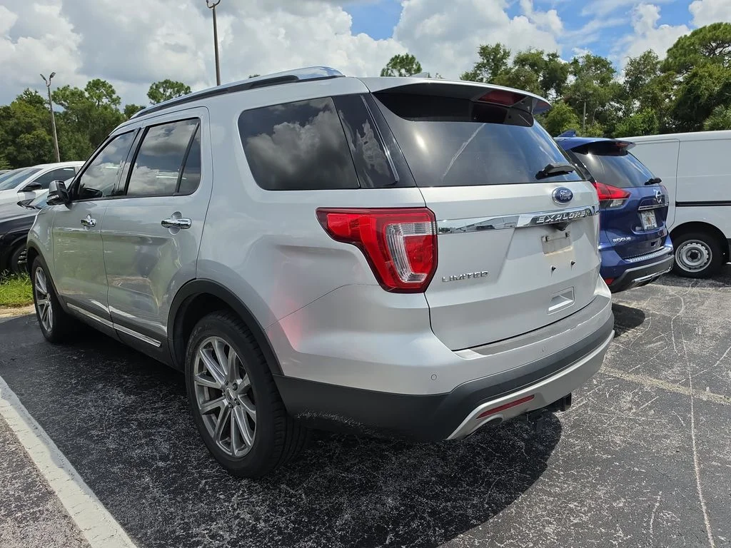 Used 2017 Silver Ford Limited image 7