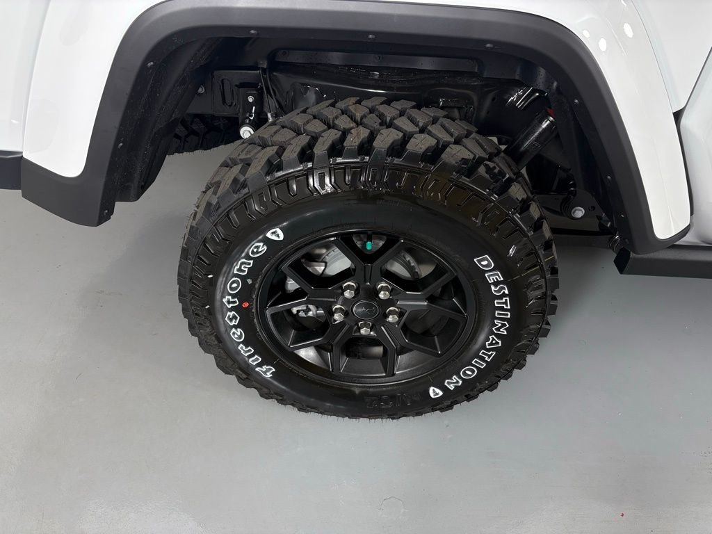 New 2026 Bright White Clear-Coat Exterior Paint Jeep Willys image 10
