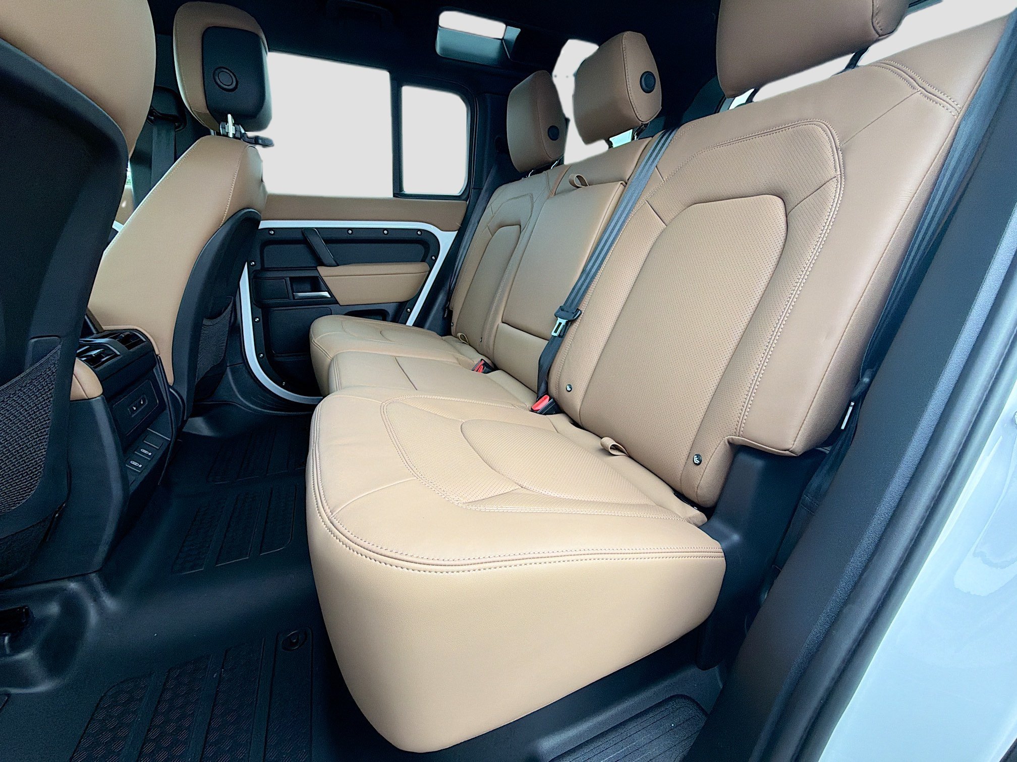 New 2026 Fuji White Land Rover X-Dynamic SE image 21