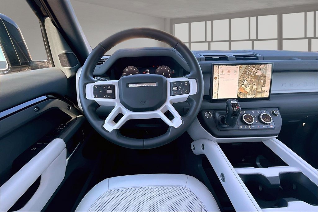 Used 2025 Black Land Rover S image 5