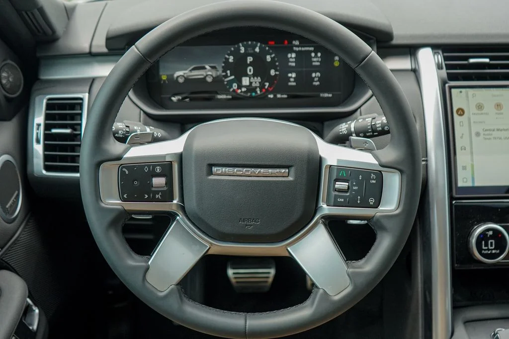 Used 2025 Black Land Rover Dynamic SE image 30