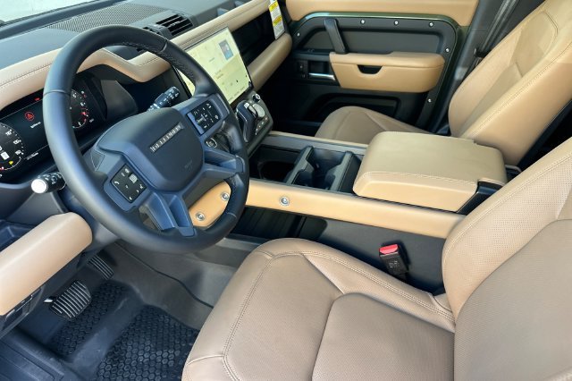 New 2026 Woolstone Green Land Rover X-Dynamic SE image 9