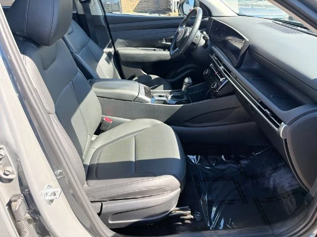 Used 2025 Gray Hyundai SEL Convenience image 35