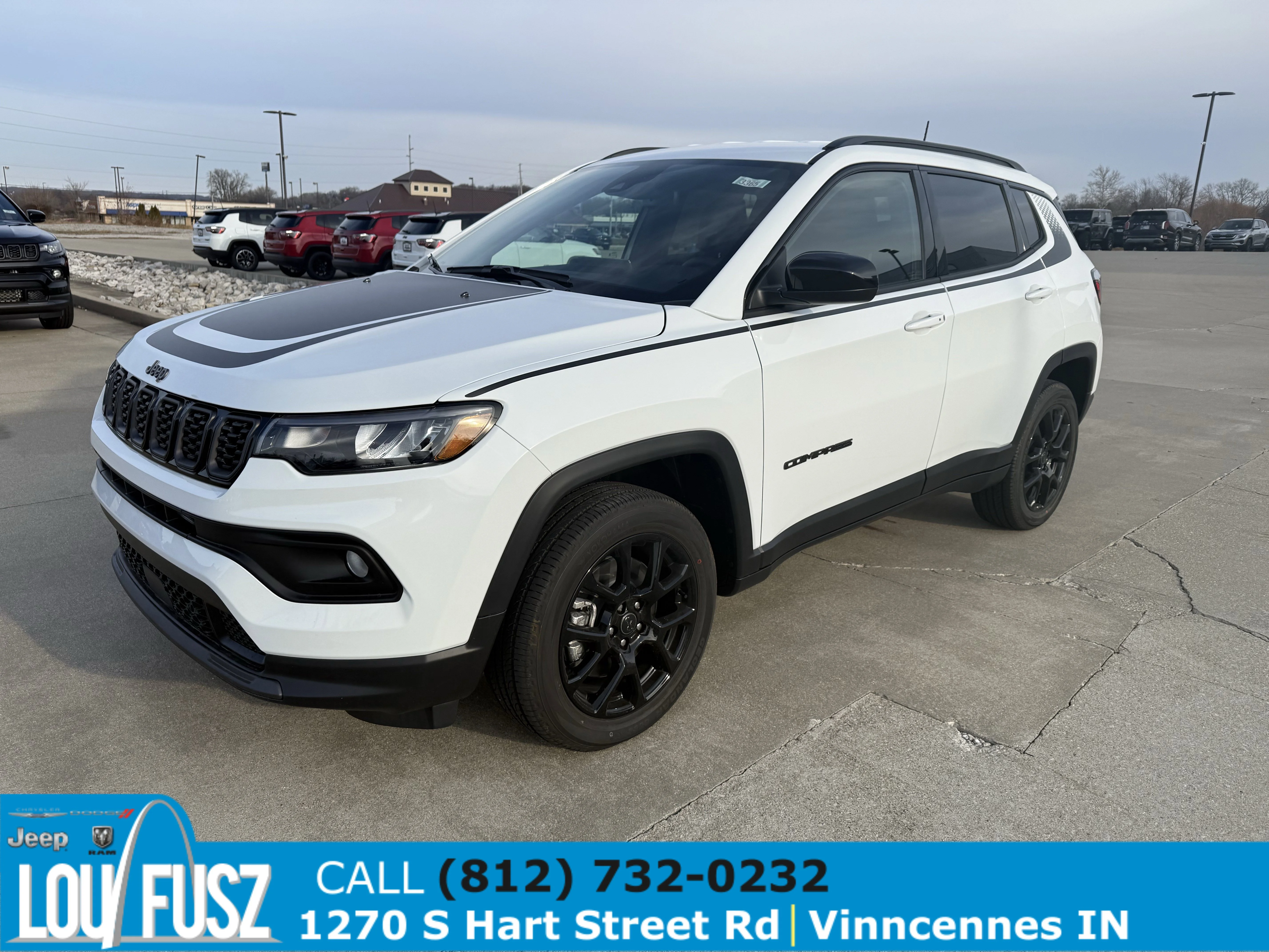New 2026 Bright White Clear-Coat Exterior Paint Jeep Latitude Altitude image 3