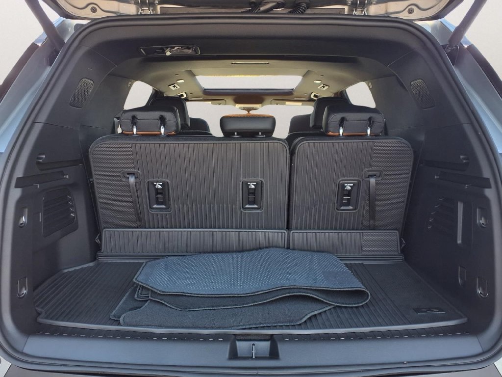 2027 Chevrolet Traverse Z71 - Photo 7