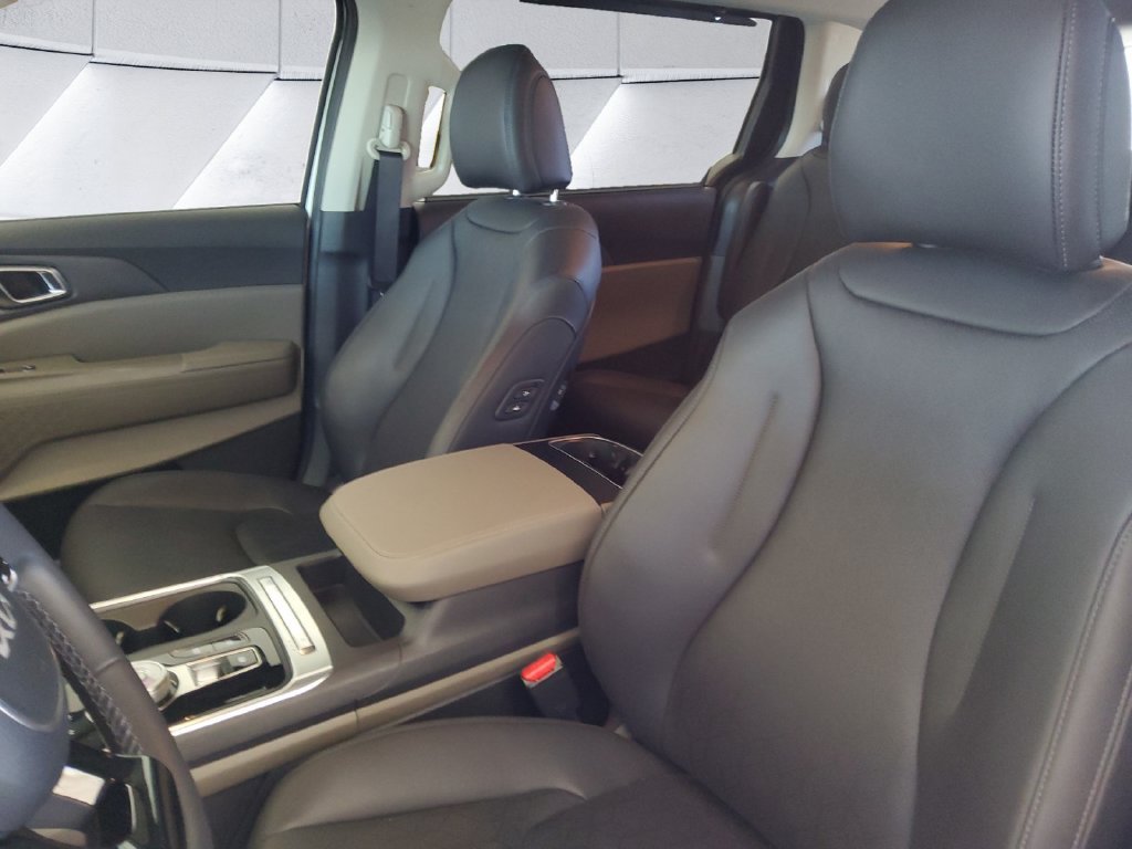 Certified Used 2026 White Kia EX image 8