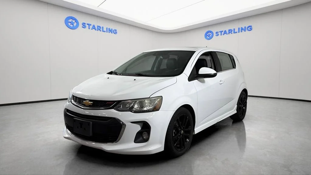 Used 2017 SUMMIT WHITE Chevrolet Premier image 16
