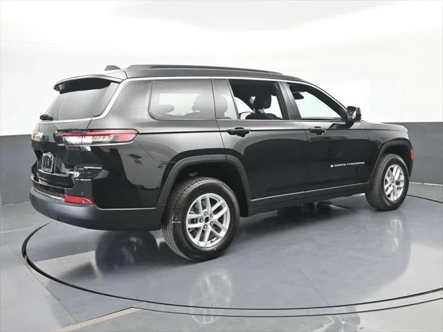 New 2026 Diamond Black Crystal Pearl-Coat Exterior Paint Jeep Laredo image 5