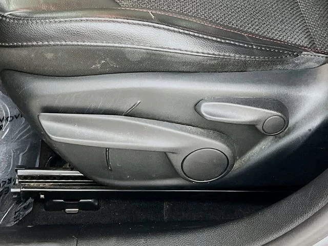 Used 2019 Silver Jeep Trailhawk image 11